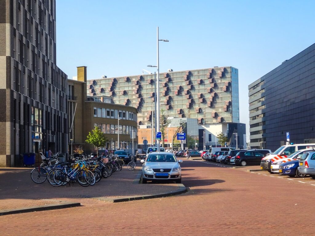Signals Shaping Tomorrow: Sustainable Urban Design and the 15-Minute City